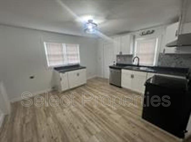 Photo - 1802 Henry St