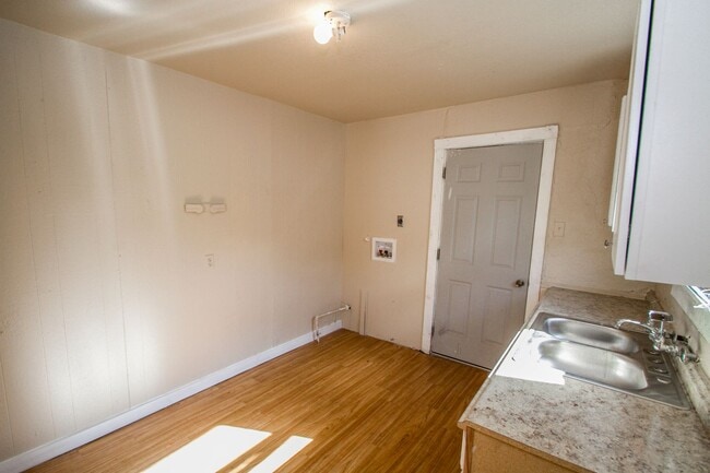 Photo - Cozy 2 Br/1 Ba Home Near At&t Center