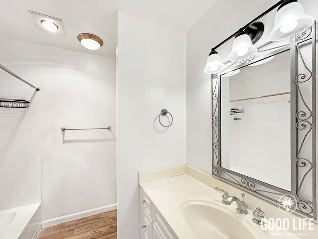 Photo - Beautiful 1BD/1BA w/ A/C and Reserved Parking in Mission Valley! Unidad 111