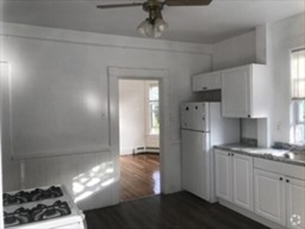 Building Photo - 29R Tremont St Unit 2 Rental