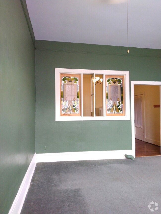 Building Photo - 715 5th Ave Unit Apt 2