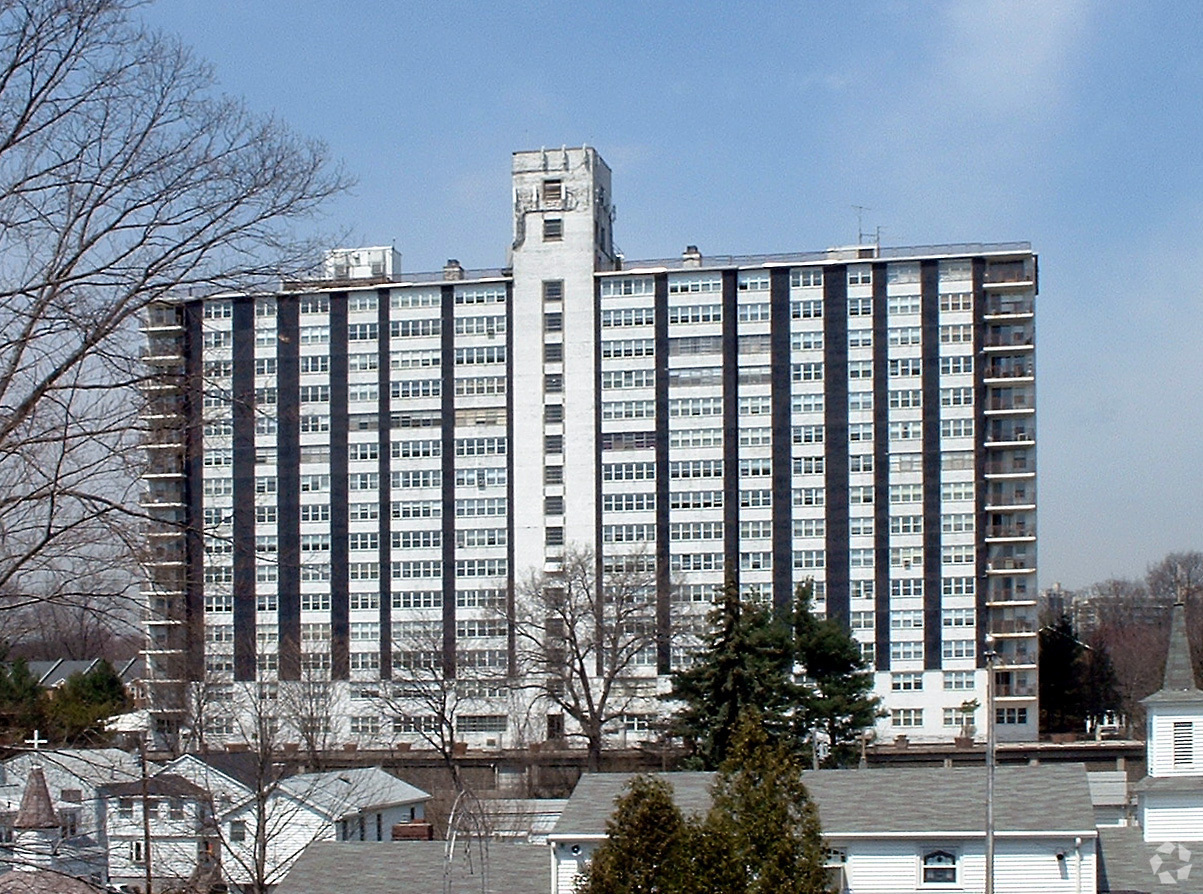 Photo - Embassy Towers Apartments