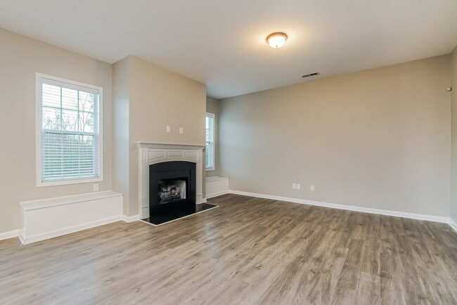 Photo - 105 Sloan Dr