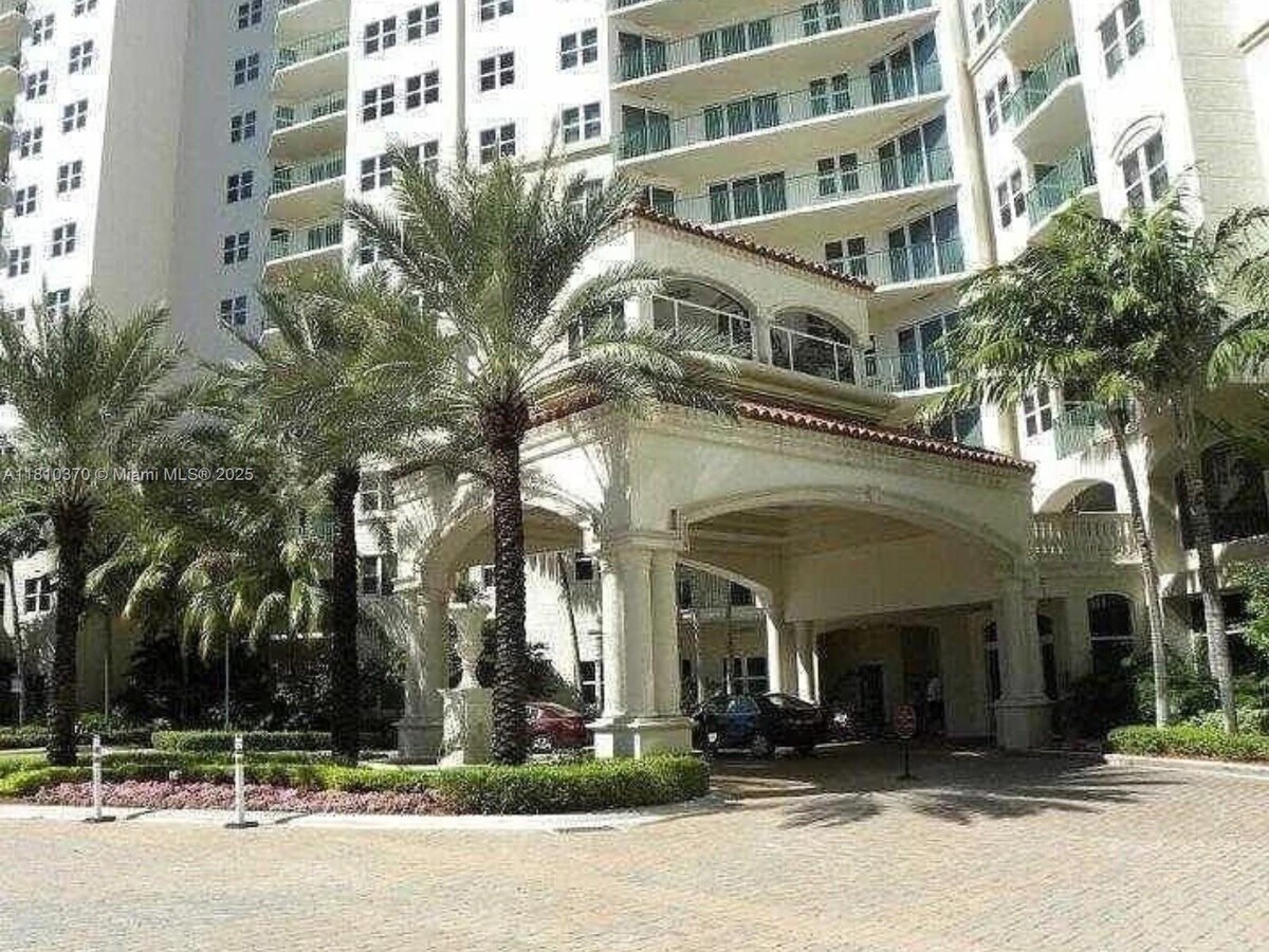 Photo - 19900 E Country Club Dr Condo Unit 216
