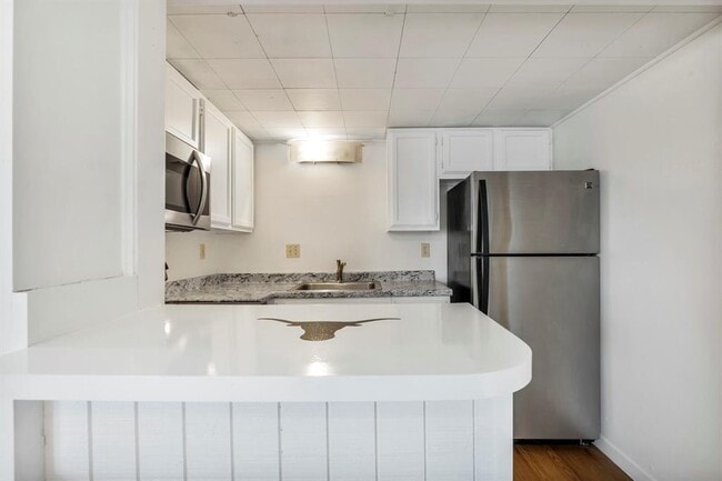 Photo - 1000 W 26th St Unit 220