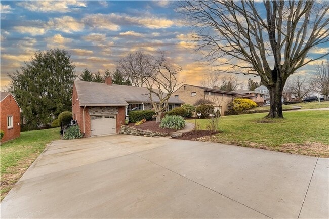 Photo - 1274 Folkstone Dr