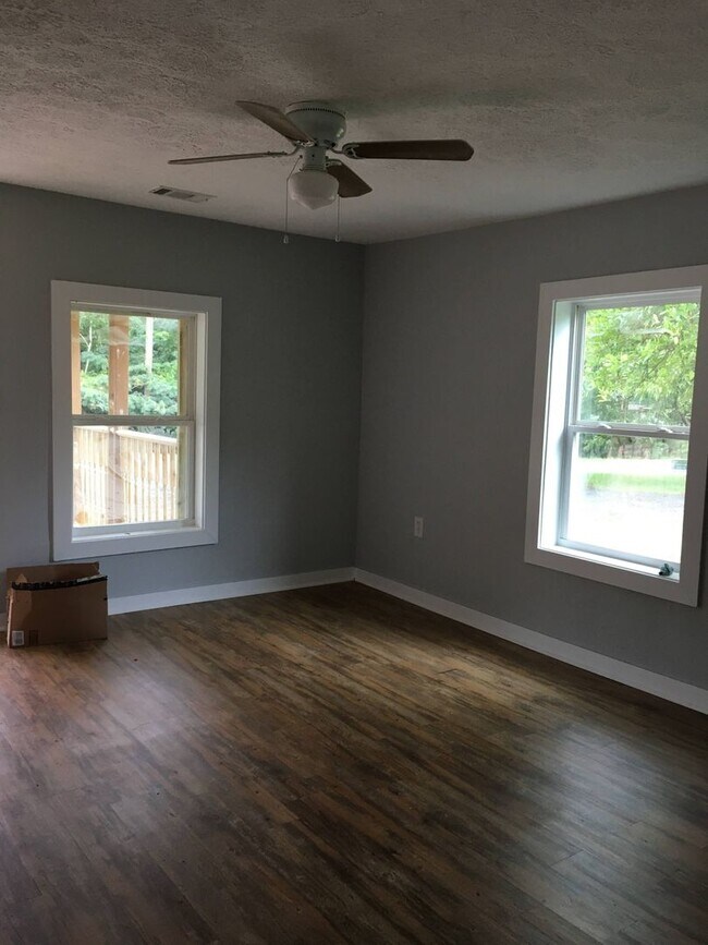 Photo - 145 Circle Dr