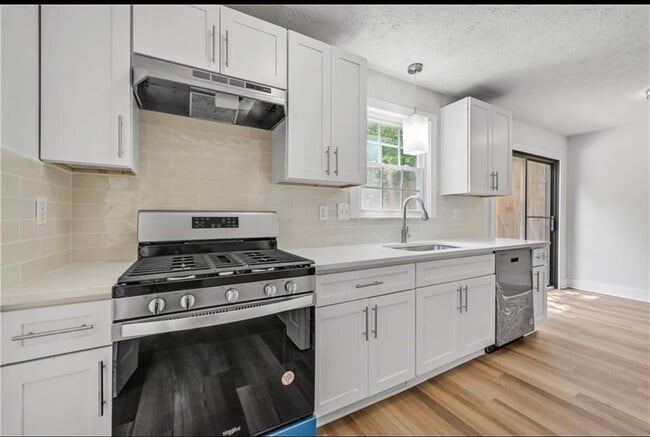 Photo - 1159 Saint Augustine Pl NE