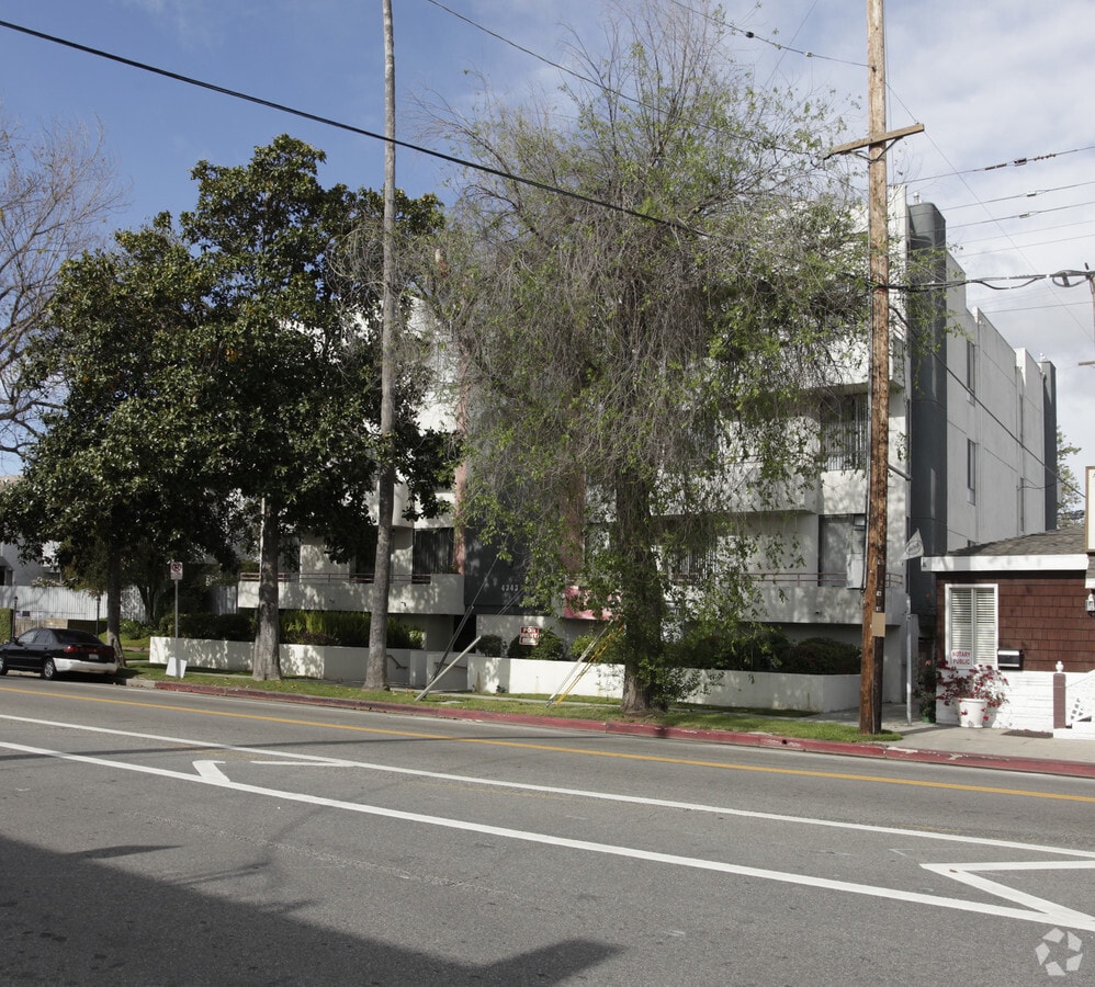 Photo - 4343 Whitsett Ave