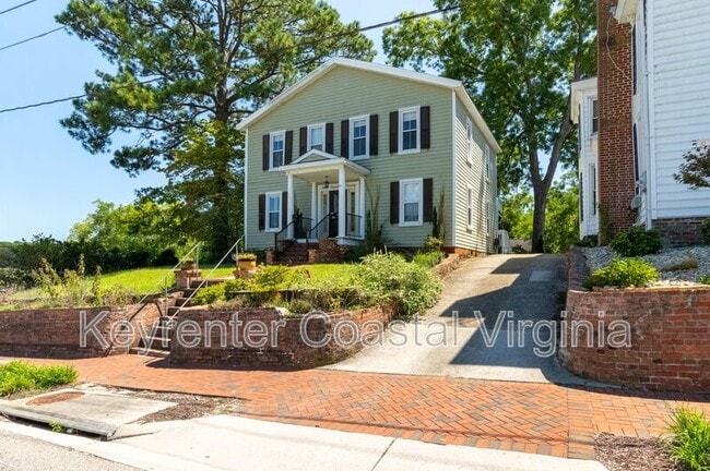 Building Photo - 390 S Church St Unit B Rental