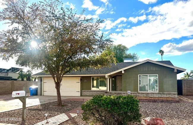 Building Photo - 17652 N 19th Dr