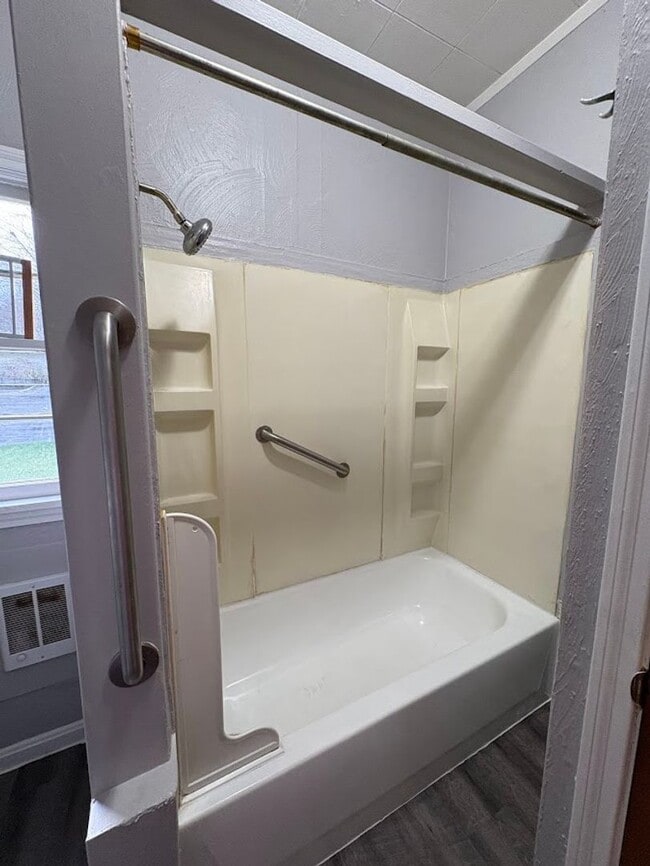 Photo - 1411 Spring Ave NE Unidad 1411 Spring Ave NE - Floor 1