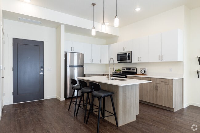 2BR, 2BA - 903SF - Village Station