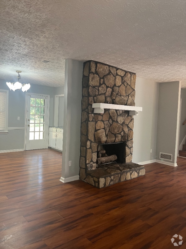 Building Photo - 1675 Oak Ridge Way NW Rental