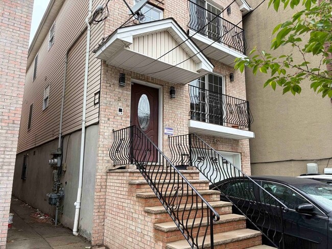 Building Photo - 5 Skillman Ave