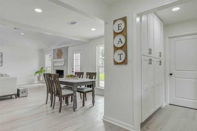 Building Photo - 3351 S Sutton Square