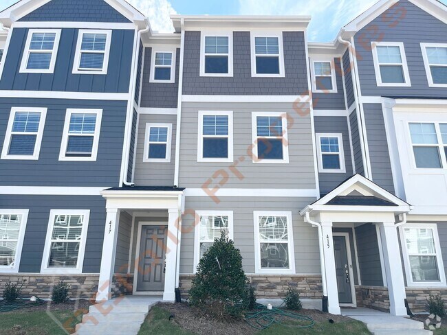 Building Photo - Gorgeous 3 Bedroom 3.5 Bath Townhome with ...