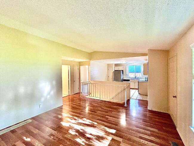 Photo - AVAILABLE NOW!
Charming Home in the Cottonwood Community!