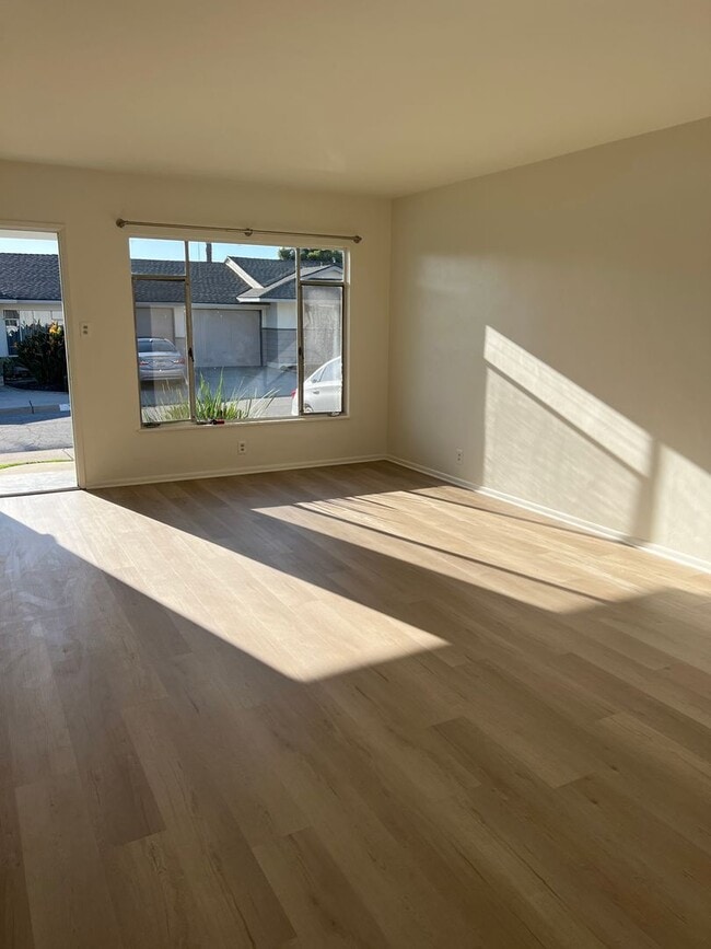 Photo - 2+1 Duplex in Ventura
