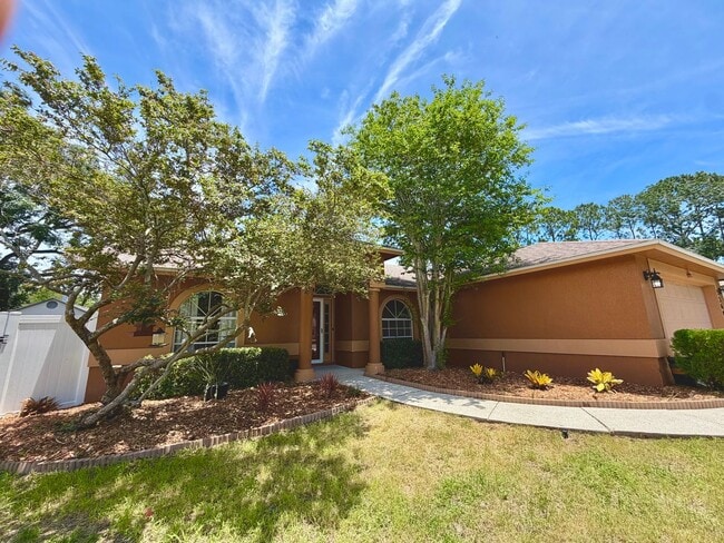 Building Photo - Beautiful Remodeled/Renovated 3/2/2 with Large Screen Porch