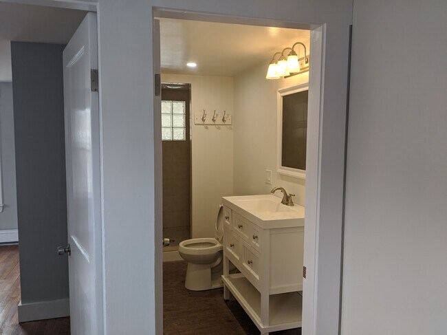 Bathroom - 43 Greenwood St Unidad 43 Greenwood 2