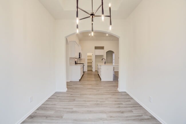 Photo - 4 BEDROOM CAPITAL HOME IN SAND SPRINGS!!!
