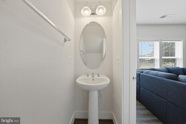 Photo - 44730 Tiverton Sq
