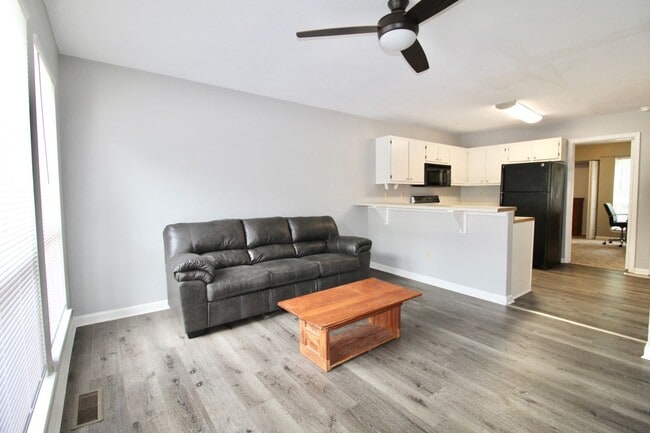 Photo - 1462 Devon Ln