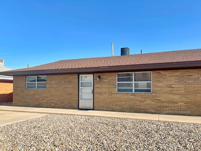 Building Photo - 519-521 East Sunset Circle Unit 521