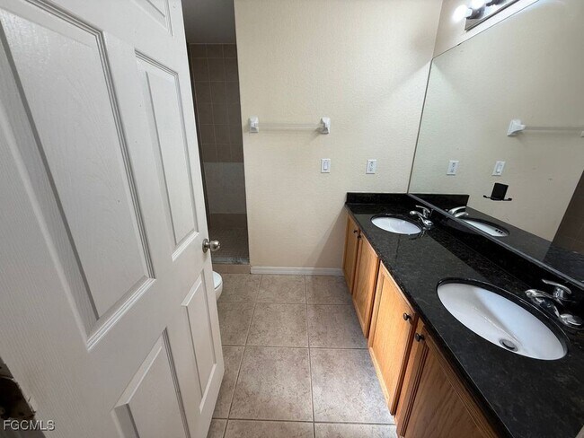 Photo - 919 Berg St E