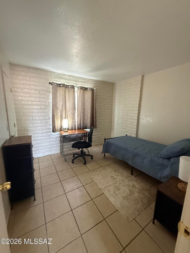 Photo - 725 W 40th St