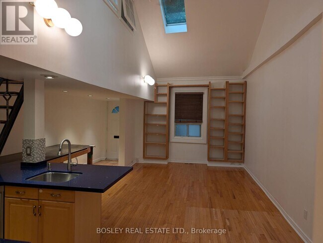 Photo - 230 Ontario St