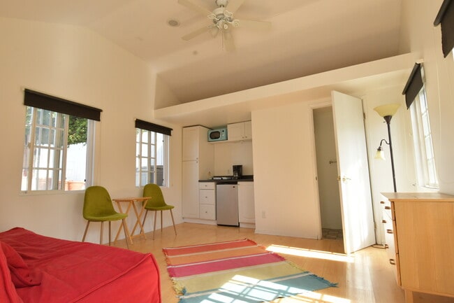 Photo - 1710 Oakwood St Unidad Guesthouse