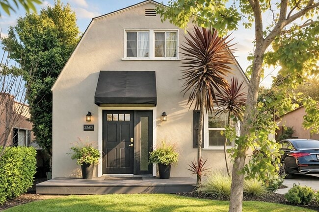 Building Photo - 25612 Lucille Ave Unit A