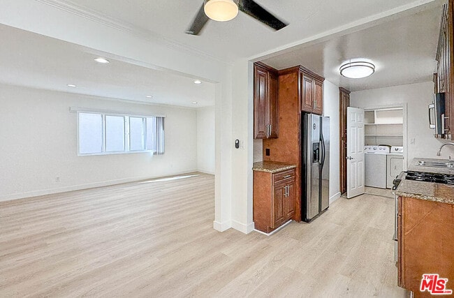 Building Photo - 2607 Abbot Kinney Blvd Unit 2607