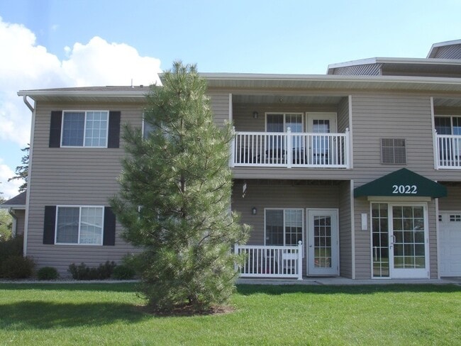 Building Photo - 2022 29th Pl NW Unit 201