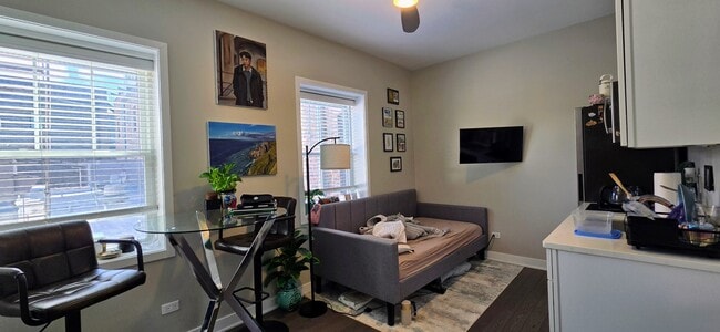 Photo - 1409 W Diversey Pkwy Unit 209