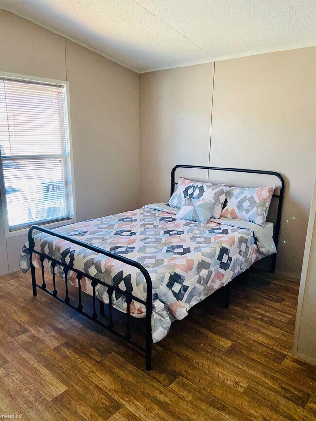 Photo - 3 br, 2 bath Mobile Home - 600 Holly Dr 2