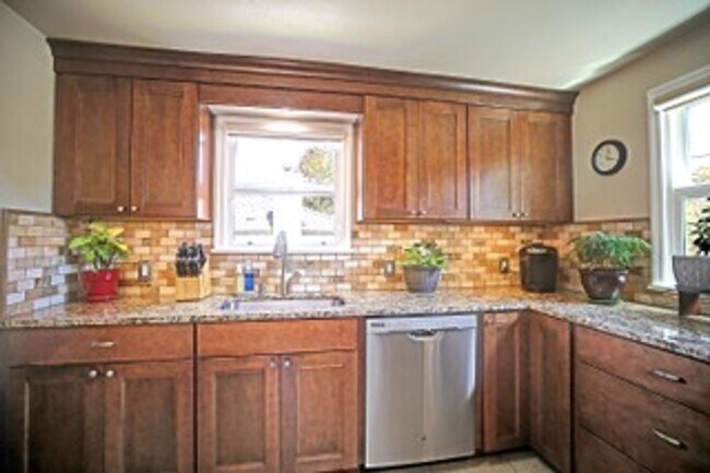 Photo - Picture Perfect 3-Bedroom Shoreline Home