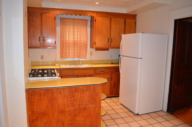 Photo - 230 W State St
