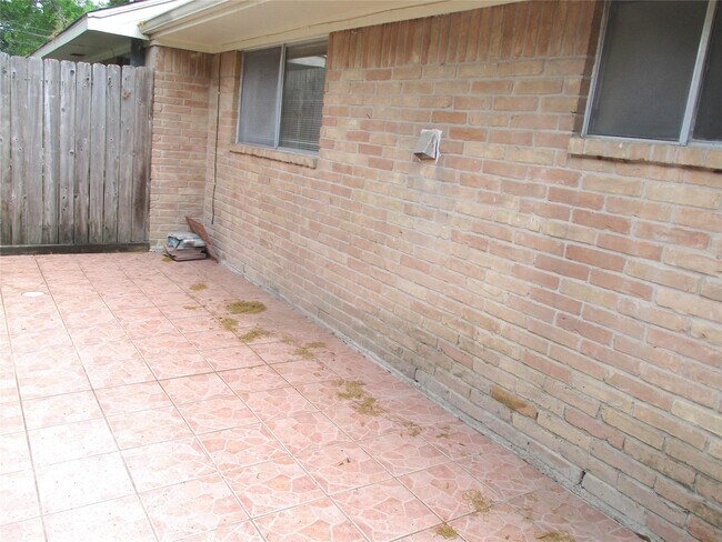 Photo - 10122 Shadow Wood Dr Unit 16