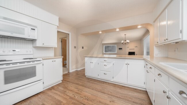 Photo - Charming Rancher in Cheyenne Mountain