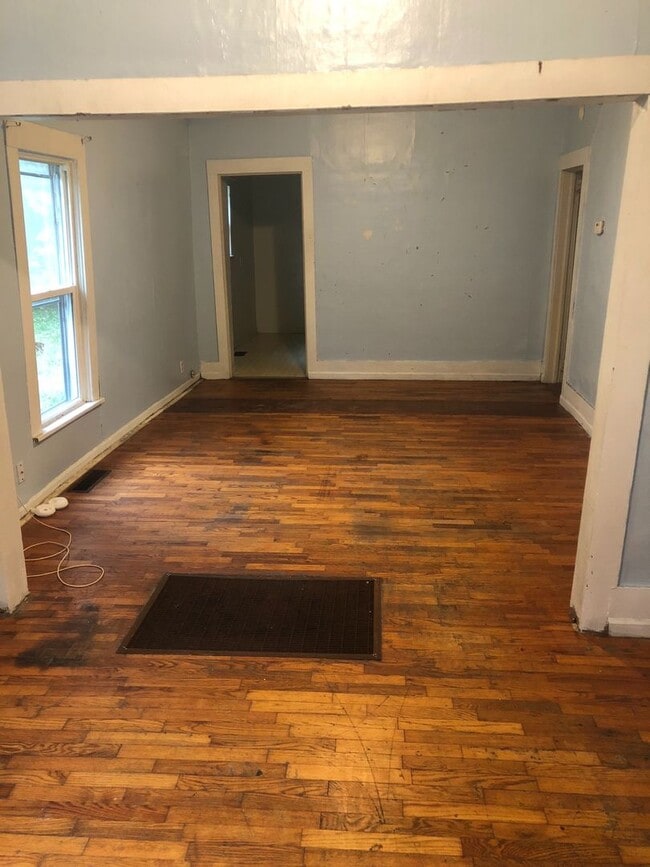 Photo - $850 - 2 bed 1 bath - Single Family Home