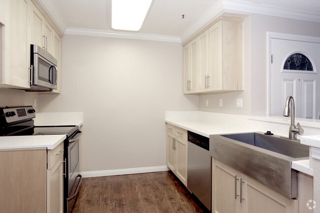 3 HAB, 2 BA: 1200 ft² - Crestwood Apartment Homes