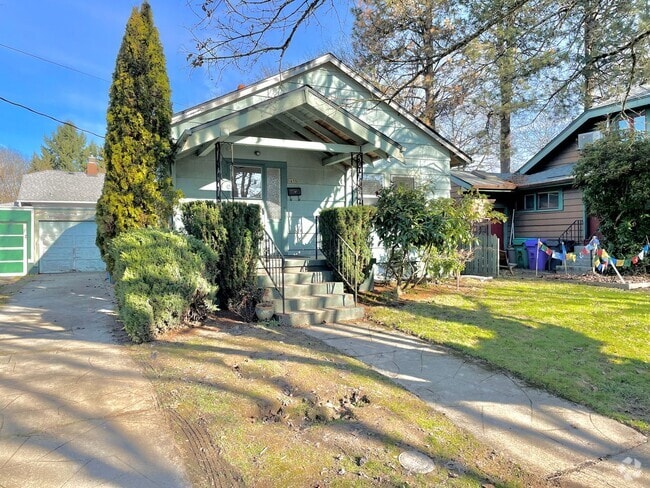 Building Photo - Ladd's Addition/Hosford-Abernethy Bungalow... Rental