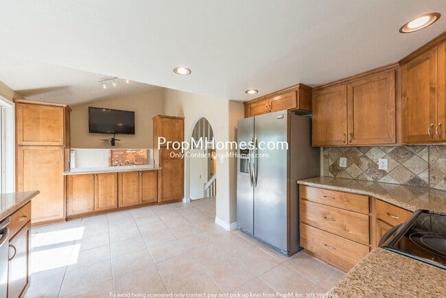 Photo - Spacious 3 Bedroom Home in Happy Valley - Large Fenced Yard!