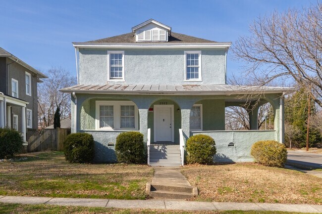 2922 Noble Ave