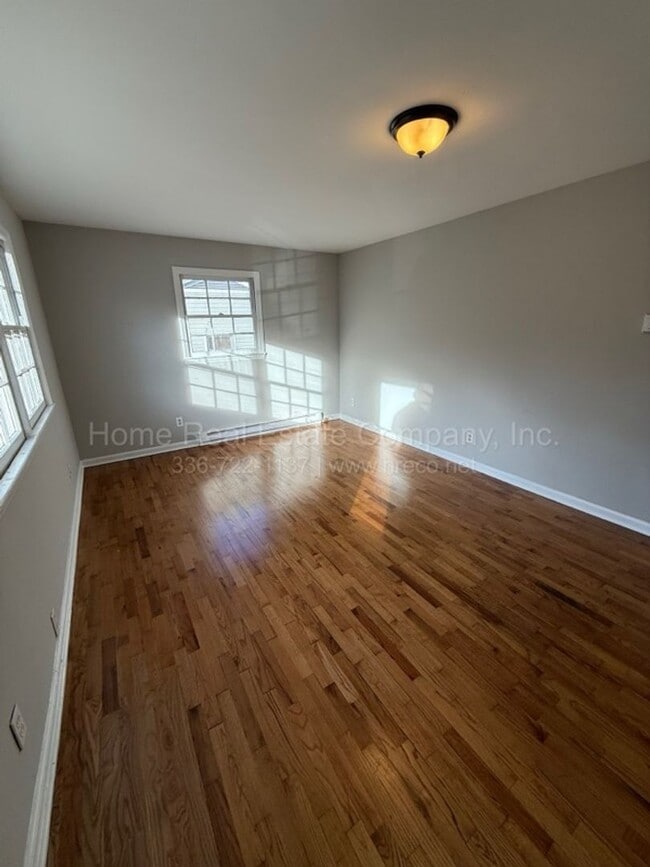 Photo - 3919 Burtis St