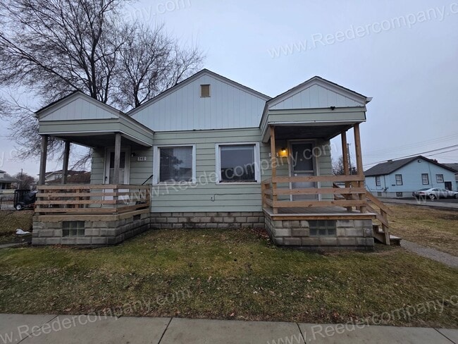 Building Photo - 546-548 Chicago Avenue* Unit 546 Chicago Avenue