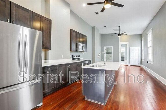 Photo - 2503 Burgundy St